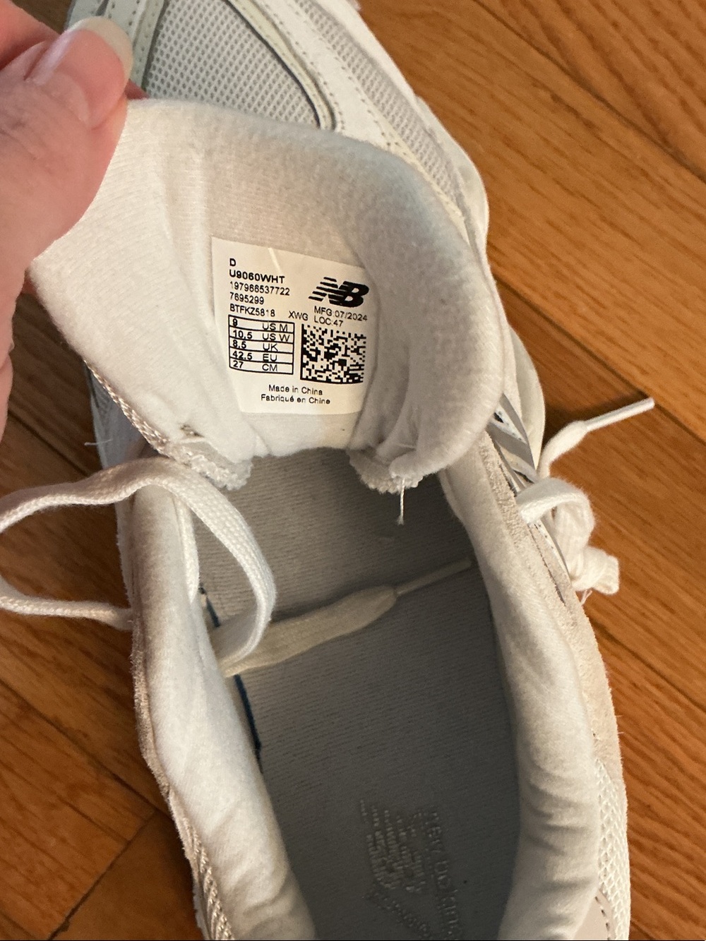 New Balance Men’s White Mesh & Leather Retro Running Sneakers - Picture 3 of 5